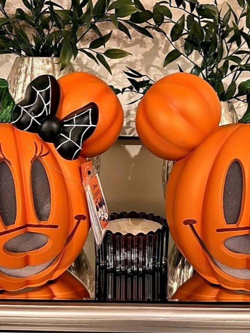 Disney 14 in LED Minnie Pumpkin Light Set